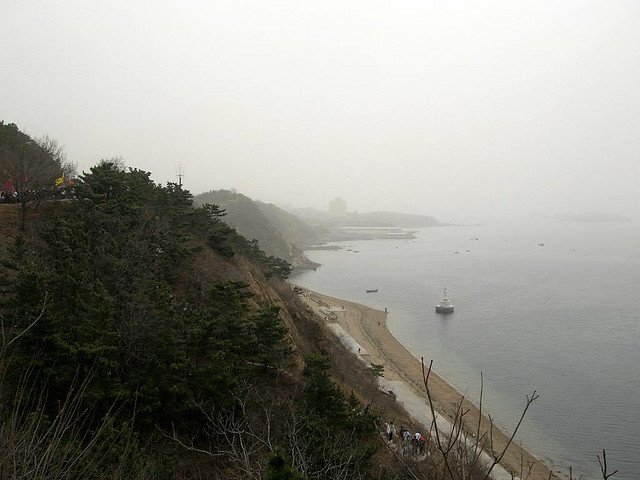 滨海路把十二个海岬串成一条海岸线