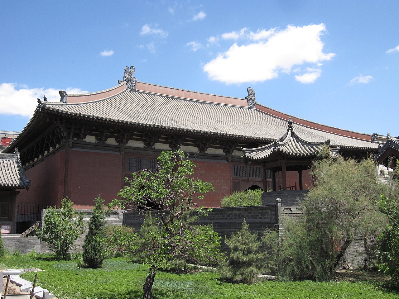 建于 1392 年的九龙壁——中国现存最早、最大的一座