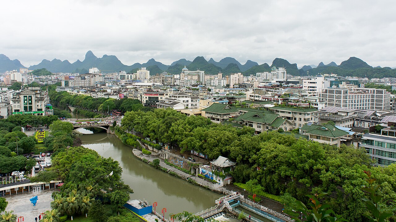 一碗卤水桂林米粉，本地人早餐的不二之选