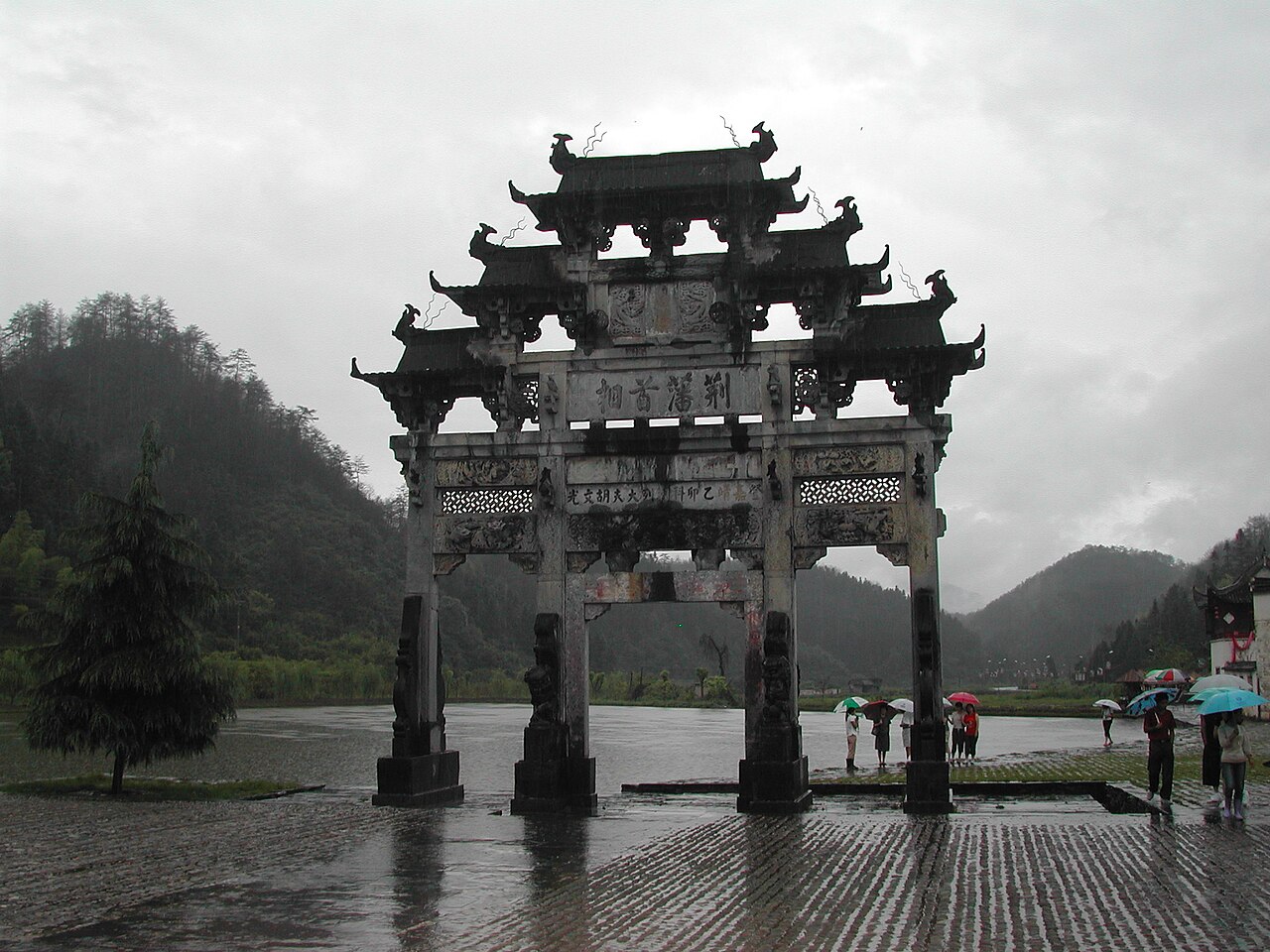 Chengzhi Hall, the salt merchant's mansion, and its carvings