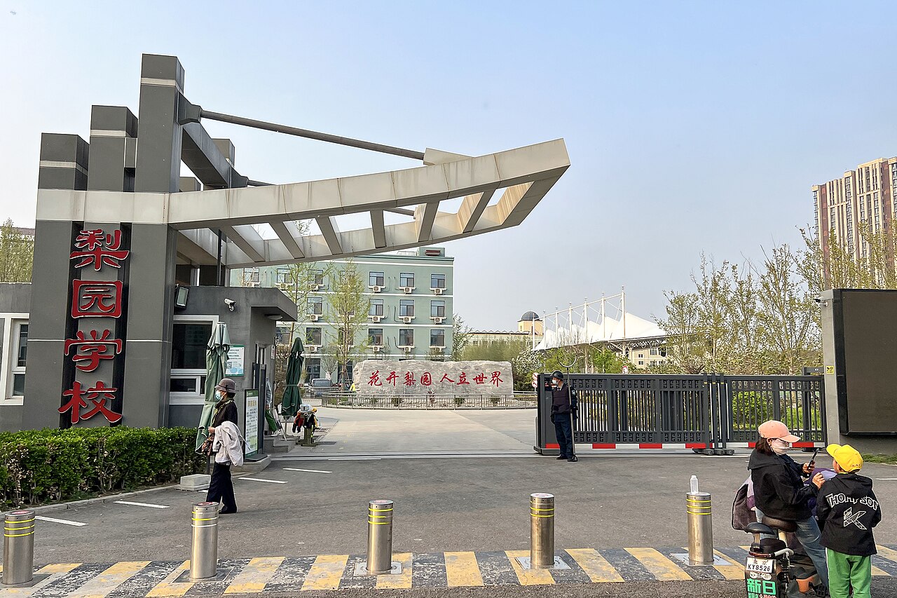 Ancestral halls and grey tiles in Huishan Old Town
