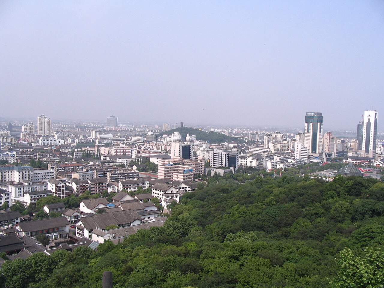 乌镇：一座被收拾停当而不是被冻住的水乡